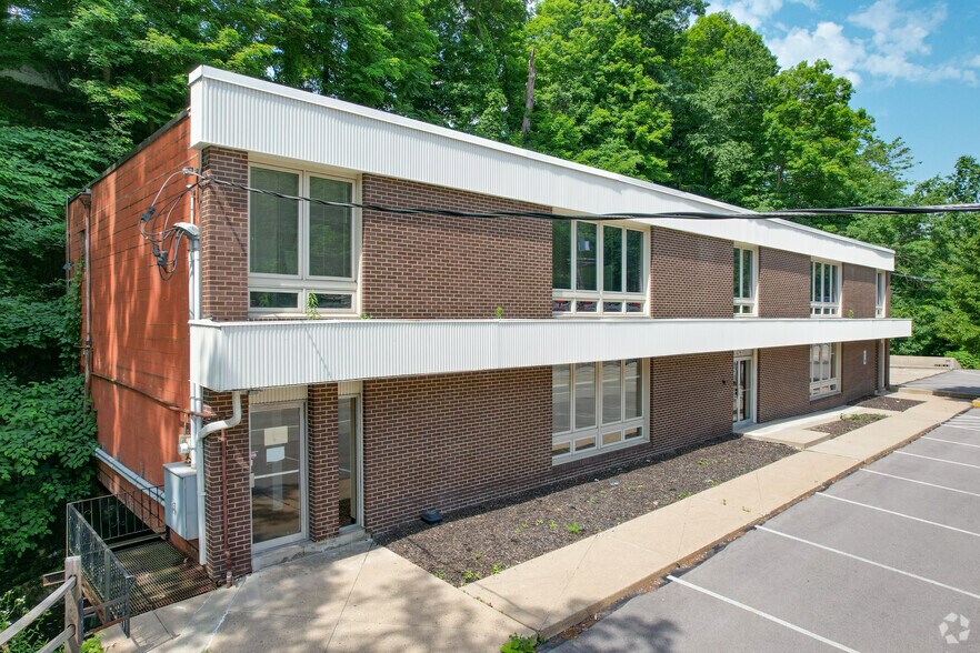 More Photos Of 2247 Babcock Blvd, Pittsburgh Office For Lease