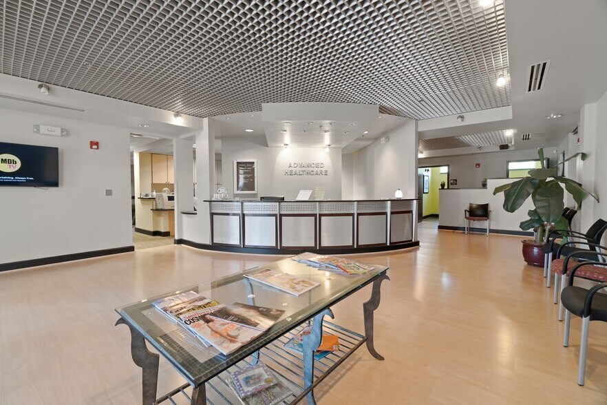 More Photos Of 191 W Plaza Dr, Mooresville Storefront Retail Office For Lease