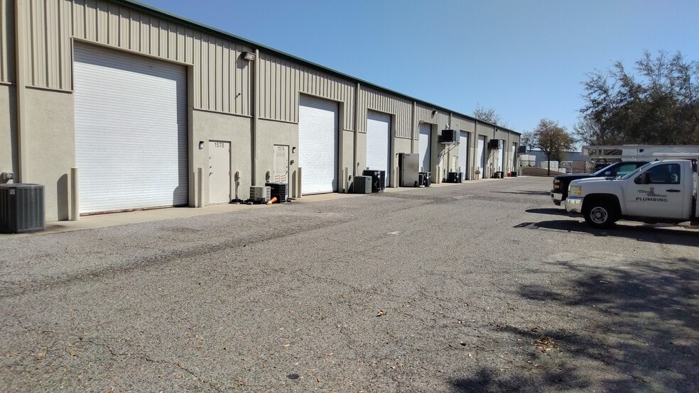 More Photos Of 1550-1582 Global Ct, Sarasota Light Manufacturing For Sale