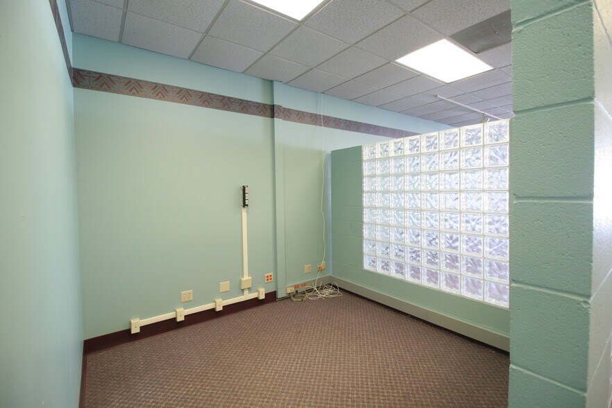 More Photos Of 1001 N Western Ave, Marion Office For Lease