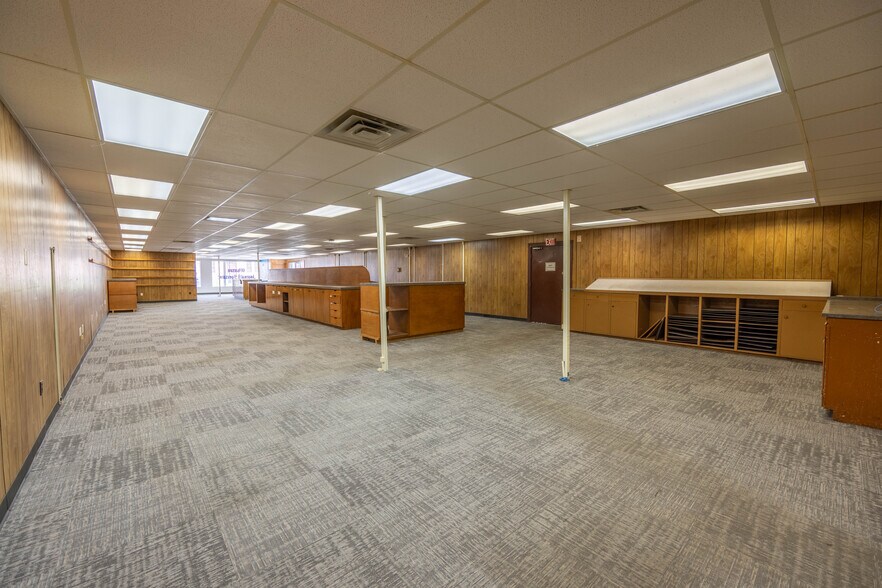 More Photos Of 115 W Burleson St, Wharton Restaurant For Sale