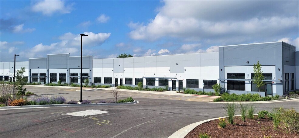 More Photos Of 1414-1440 Bolingbrook Dr, Romeoville Distribution For Lease