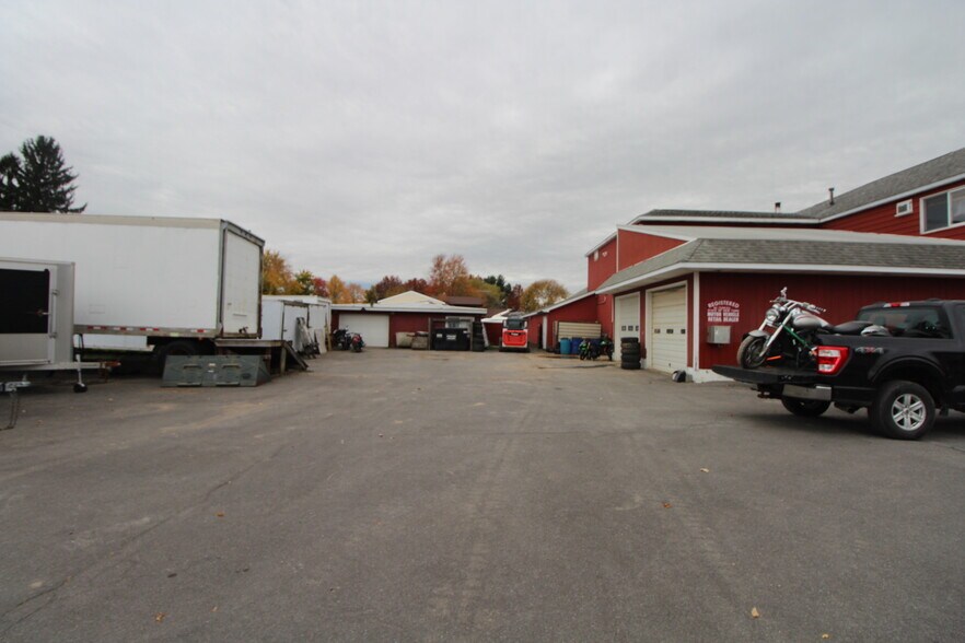 More Photos Of 585 S Main St, Central Square Auto Dealership For Sale