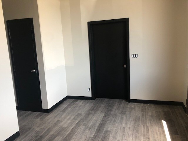 More Photos Of 1007-1013 Sill Ave, Aurora Warehouse For Lease