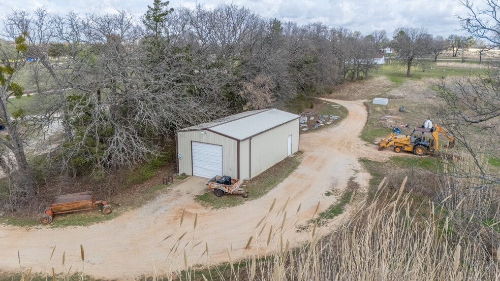More Photos Of 12481 OK-19, Ada Cemetery Mausoleum For Sale