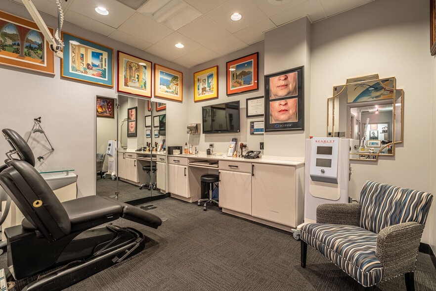 More Photos Of 50 E Washington St, Chicago Office For Sale