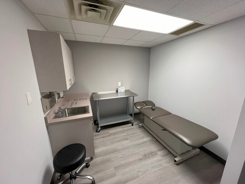 More Photos Of 5757 Glenway Ave, Cincinnati Medical For Sale