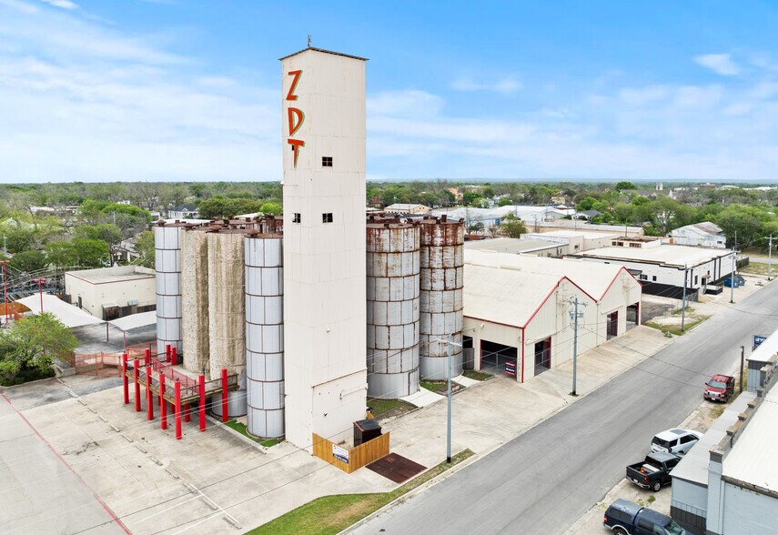 More Photos Of 1127 Bowie St, Seguin Industrial For Lease
