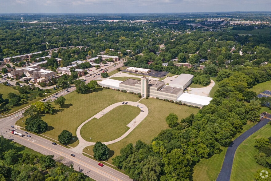 More Photos Of 901 N Batavia Ave, Batavia Showroom For Lease