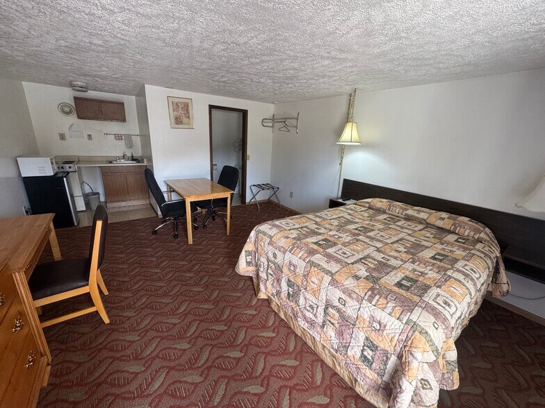 More Photos Of 2905 W Sunset Blvd, Spokane Hotel For Sale
