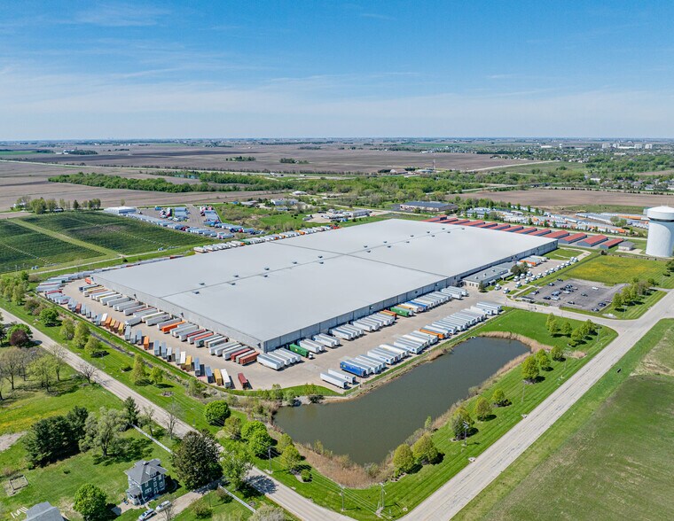 More Photos Of 3095 Corporate Dr, Dekalb Distribution For Lease
