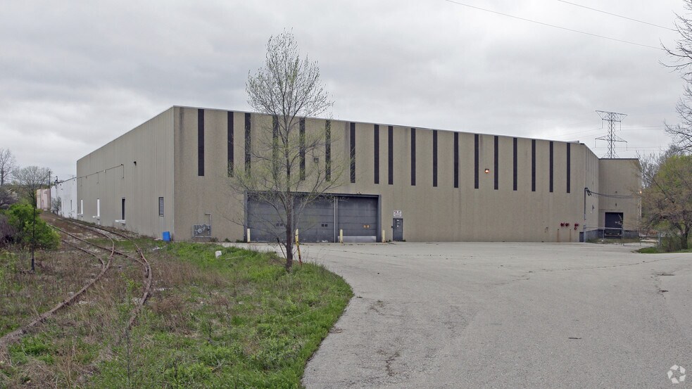 More Photos Of 5700 W Bender Ct, Milwaukee Distribution For Lease