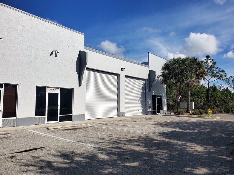 More Photos Of 3945 Tollhouse Dr, Naples Warehouse For Lease