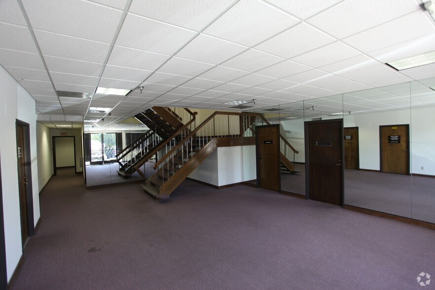 More Photos Of 4195-4225 Valley Fair St, Simi Valley Office For Lease