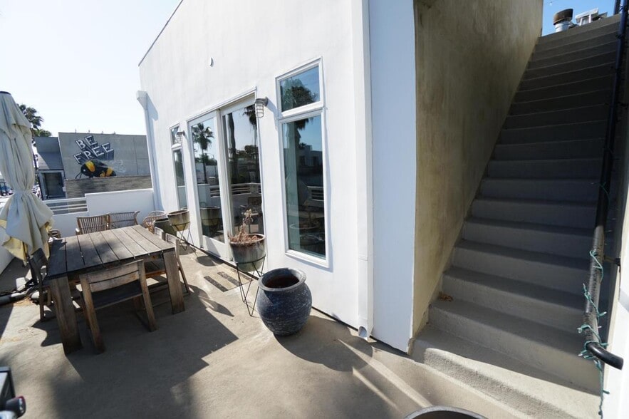 More Photos Of 1509 Abbot Kinney Blvd, Venice Storefront Retail Office For Lease