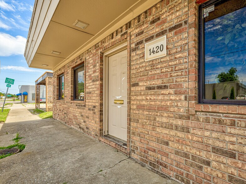 More Photos Of 1420 Linwood Blvd, Oklahoma City Office For Sale