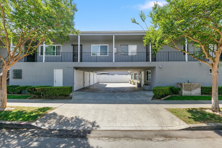 More Photos Of , Long Beach Multifamily For Sale