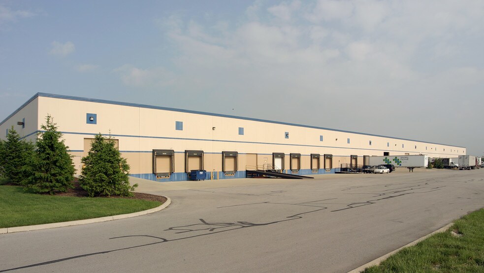 More Photos Of 9890 E 121st St, Fishers Distribution For Lease