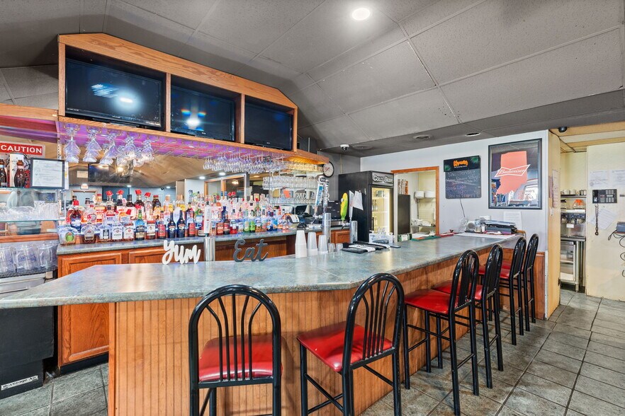 More Photos Of 1616 N Section St, Sullivan Sports And Entertainment For Sale