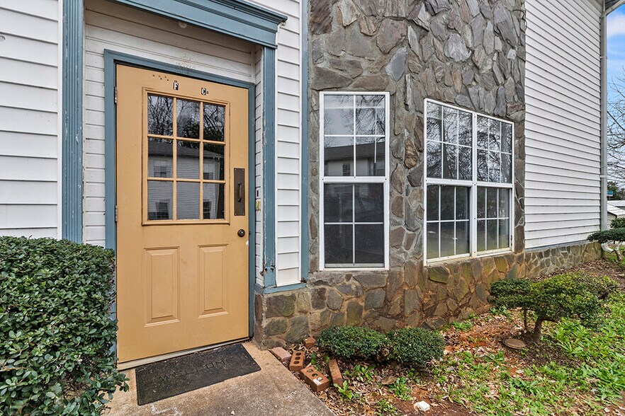 More Photos Of 400 S Center St, Thomaston Apartments For Sale