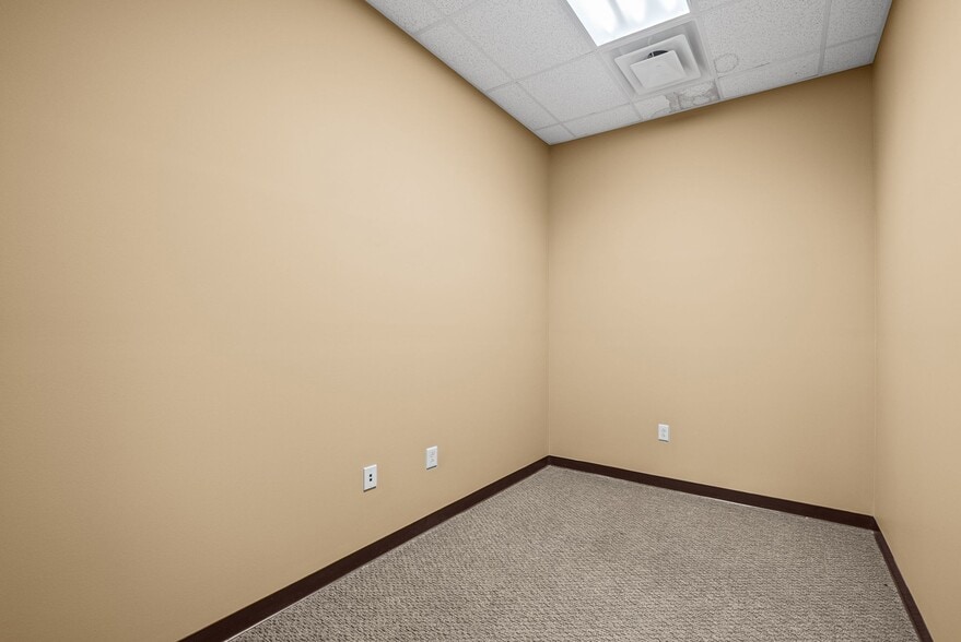 More Photos Of 2231 Stokes Rd, Clarksville Storefront Retail Office For Lease