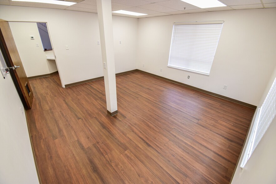 More Photos Of 2117 Jack Warner Pky, Tuscaloosa Office For Sale