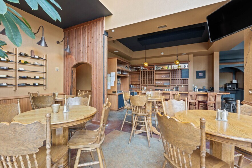 More Photos Of 102 S 1st Ave, Sandpoint Storefront Retail Office For Sale