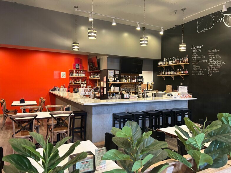 More Photos Of 1314 N King St, Honolulu Restaurant For Lease