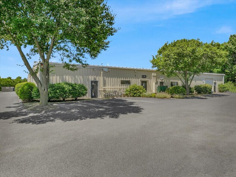 More Photos Of 10 Rainbow Ter, Danvers Warehouse For Lease