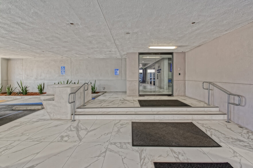 More Photos Of 18377 Beach Blvd, Huntington Beach Medical For Lease
