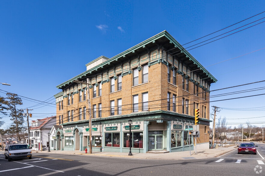 Primary Photo Of 299-305 Main St, Port Washington Storefront Retail Residential For Lease