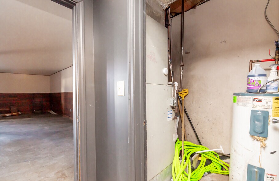 More Photos Of 1032 Story Ave, Louisville Bar For Lease