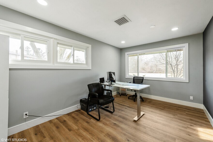 More Photos Of 711 N 1st St, Dekalb Office For Lease