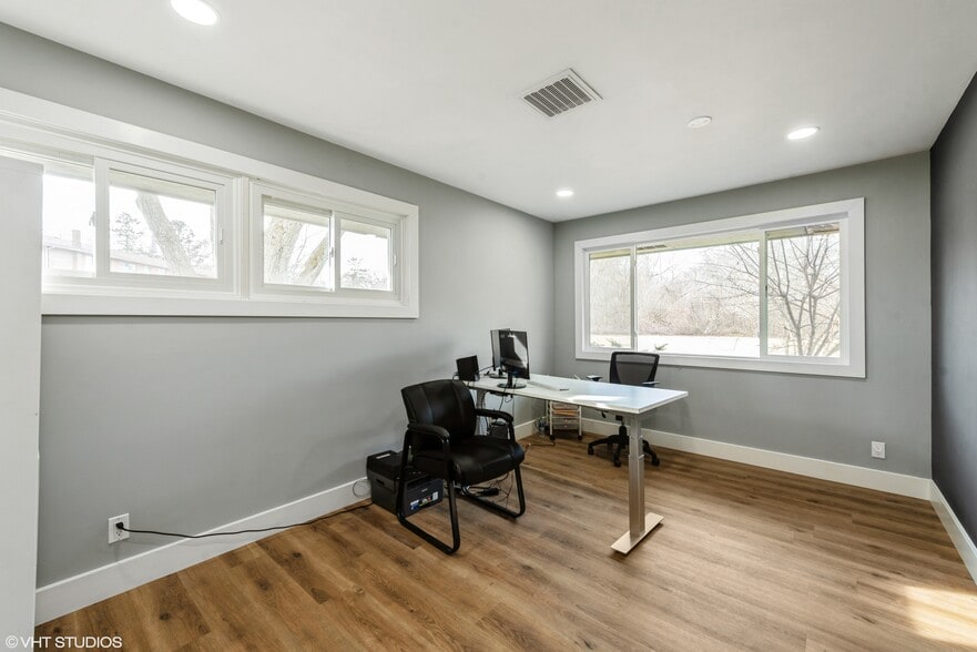 More Photos Of 711 N 1st St, Dekalb Office For Lease