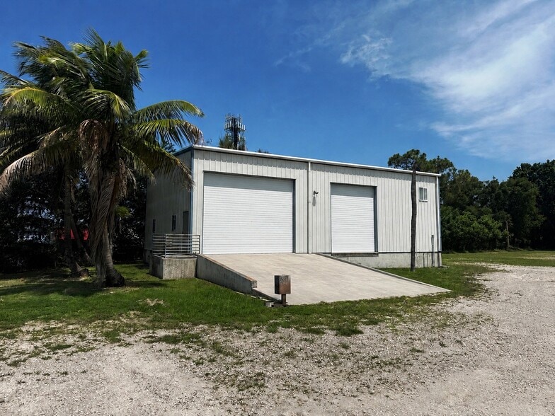 Primary Photo Of 3596 Prospect Ave, Naples Warehouse For Lease