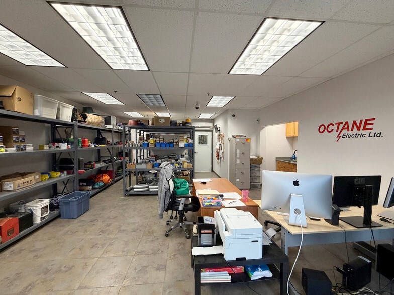 More Photos Of 1225 Kingsway Ave, Port Coquitlam Warehouse For Lease