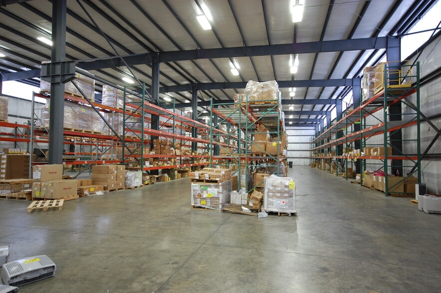 More Photos Of 21410 Springbridge Dr, Houston Warehouse For Lease