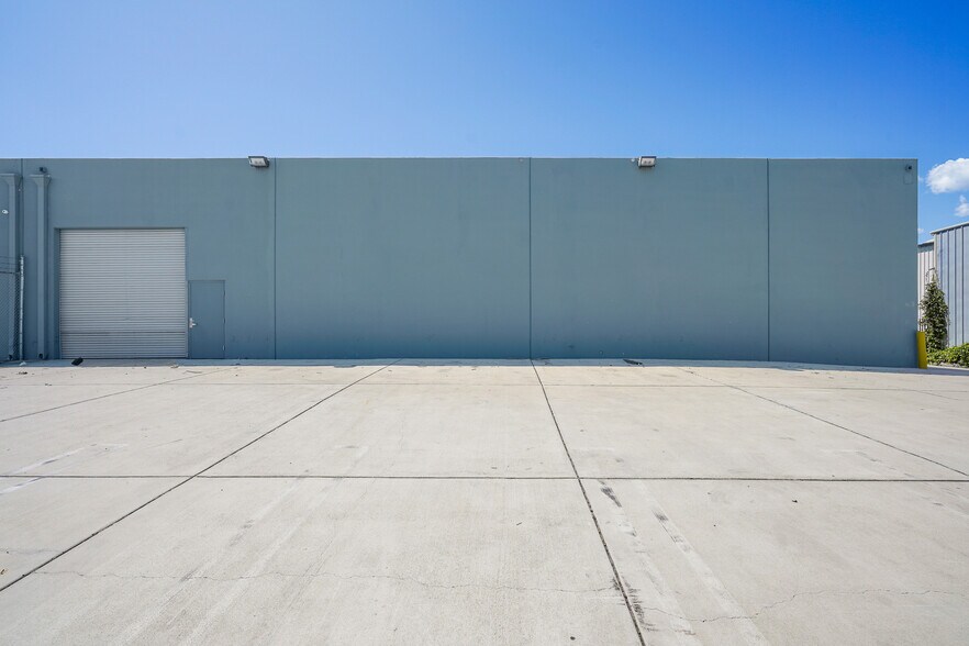 More Photos Of 8320-8350 Isis Ave, Los Angeles Warehouse For Lease