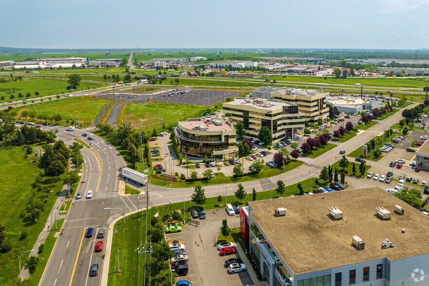 More Photos Of 1550 Rue Ampère, Boucherville Unknown For Lease
