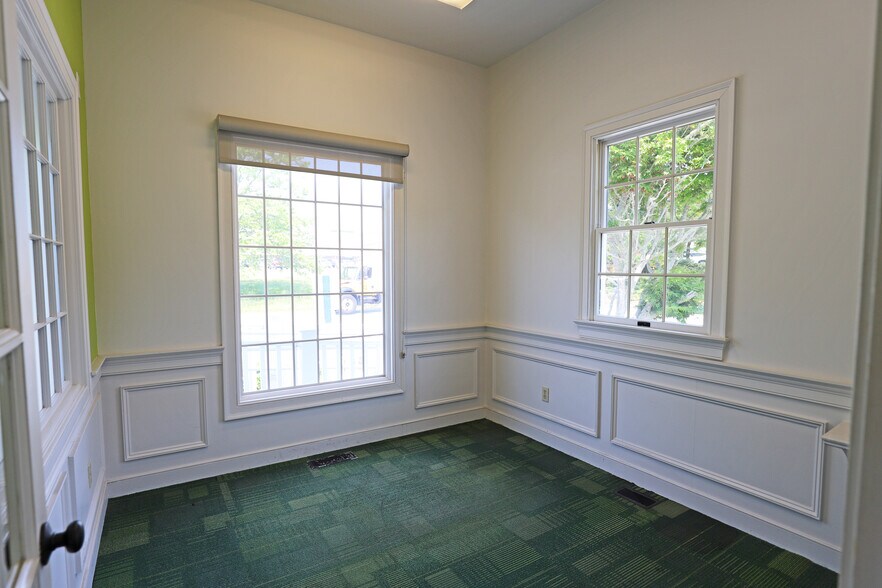 More Photos Of 2 Barlows Landing Rd, Pocasset Bank For Lease