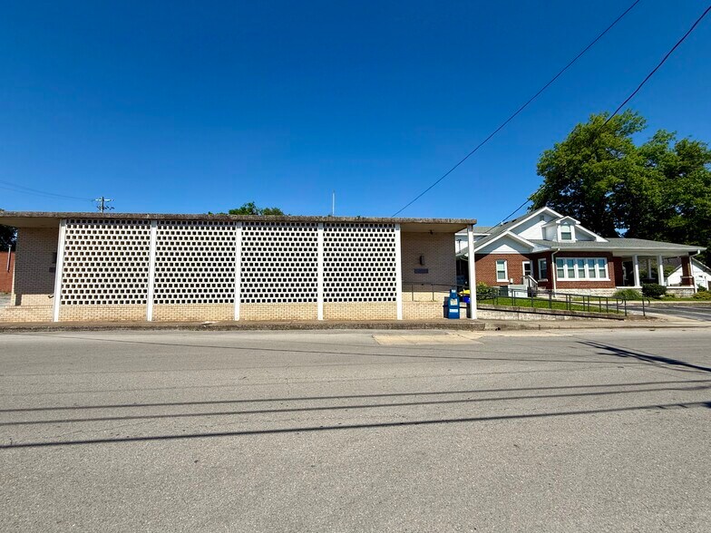 More Photos Of 103 N High St, Franklin Office Residential For Sale