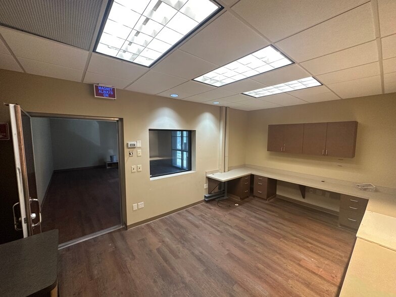 More Photos Of 1429 Clear Lake Rd, Weatherford Medical For Lease