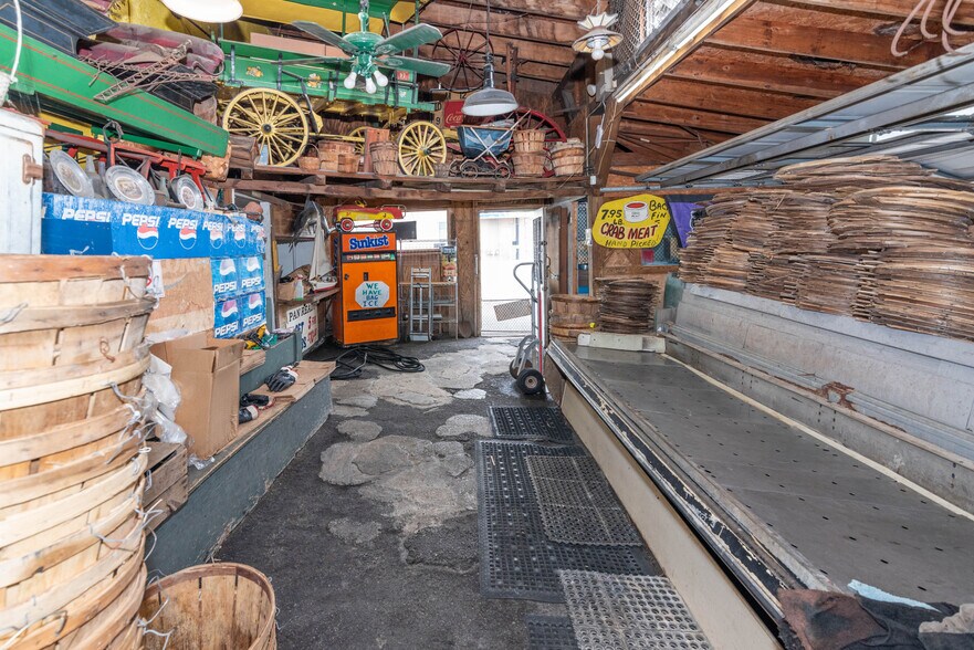 More Photos Of 106 Eastern Blvd, Essex General Retail For Sale