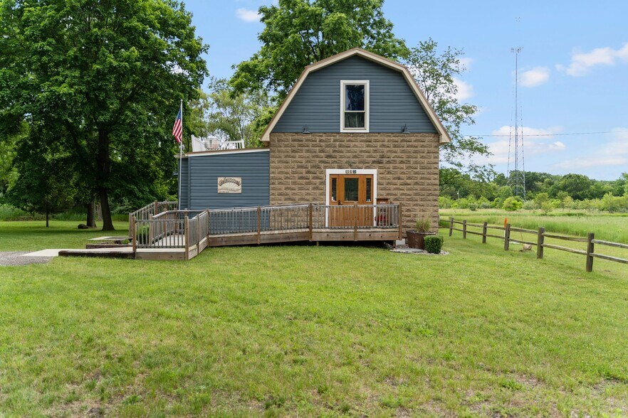 More Photos Of 915 S Clinton St, Stockbridge Restaurant For Sale