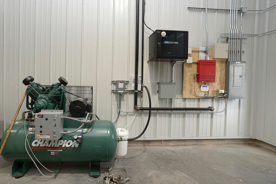 More Photos Of 1530 Titanium Dr, Ottawa Showroom For Lease