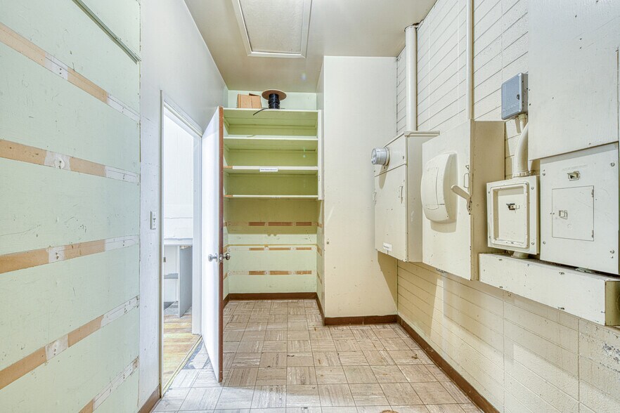 More Photos Of 729 S Main St, Salinas Office For Sale