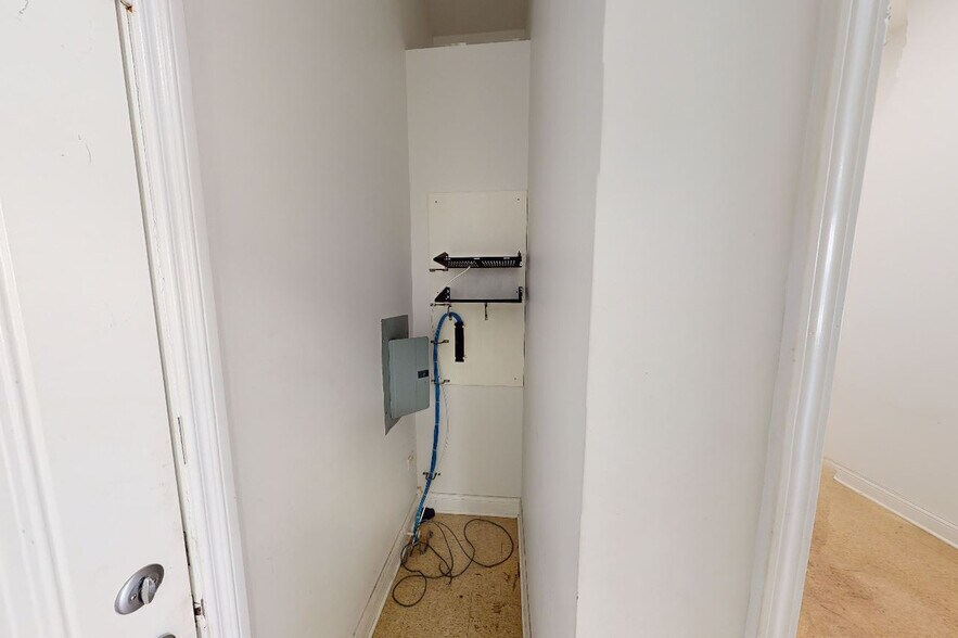 More Photos Of 2501-2505 W 63rd St, Chicago Storefront Retail Residential For Lease