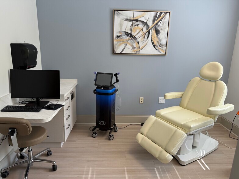 More Photos Of 10475 Medlock Bridge Rd, Johns Creek Medical For Sale