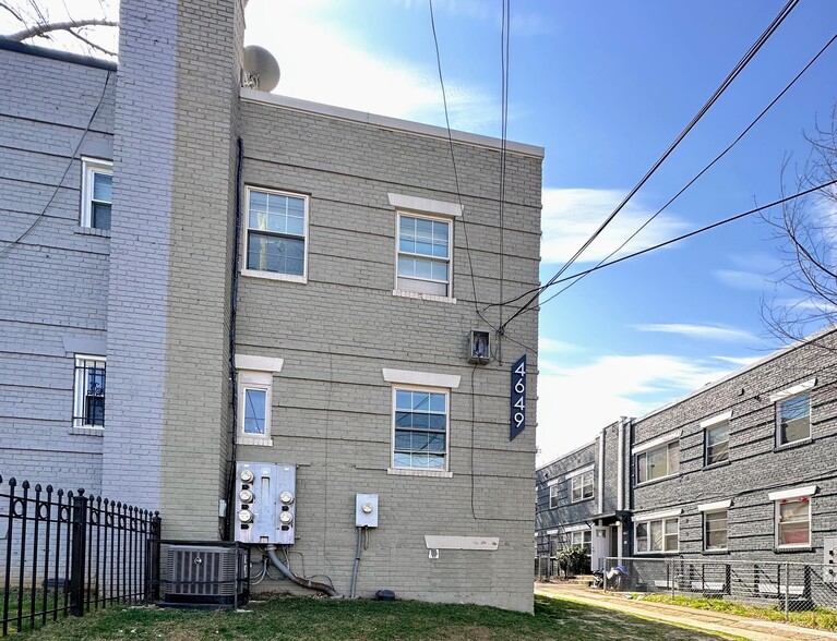 More Photos Of 4649 Hillside Rd SE, Washington Apartments For Sale