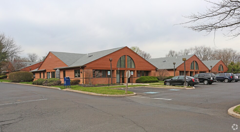 More Photos Of 402 Middletown Blvd, Langhorne Medical For Lease